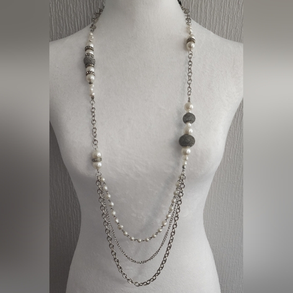 Elegant Silvertone & Faux Pale Pink Pearl Necklace - Picture 1 of 3